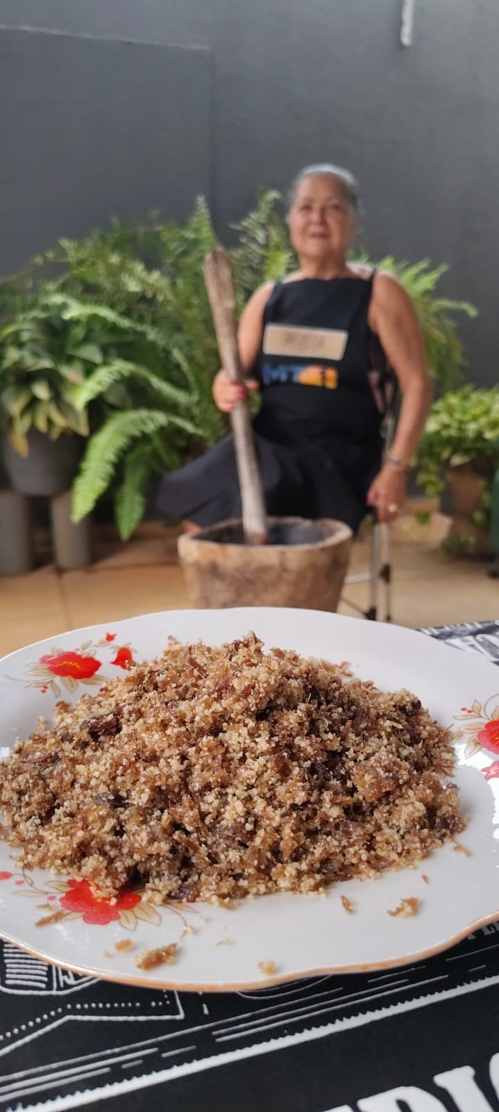 Receita de Família: telespectadora do MT1 ensina o preparo de paçoca de pilão com carne seca Receita de Família: telespectadora do MT1 ensina o preparo de paçoca de pilão com carne seca