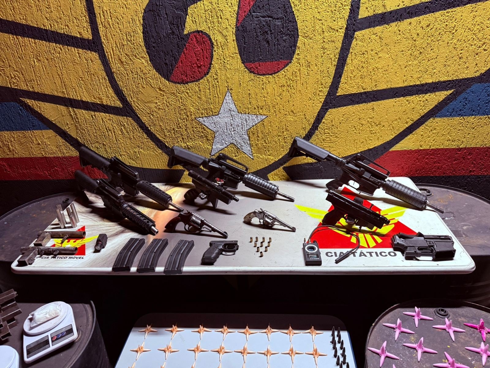Fábrica de armas artesanais montadas com carcaça de airsoft é fechada em BH Fábrica de armas artesanais montadas com carcaça de airsoft é fechada em BH
