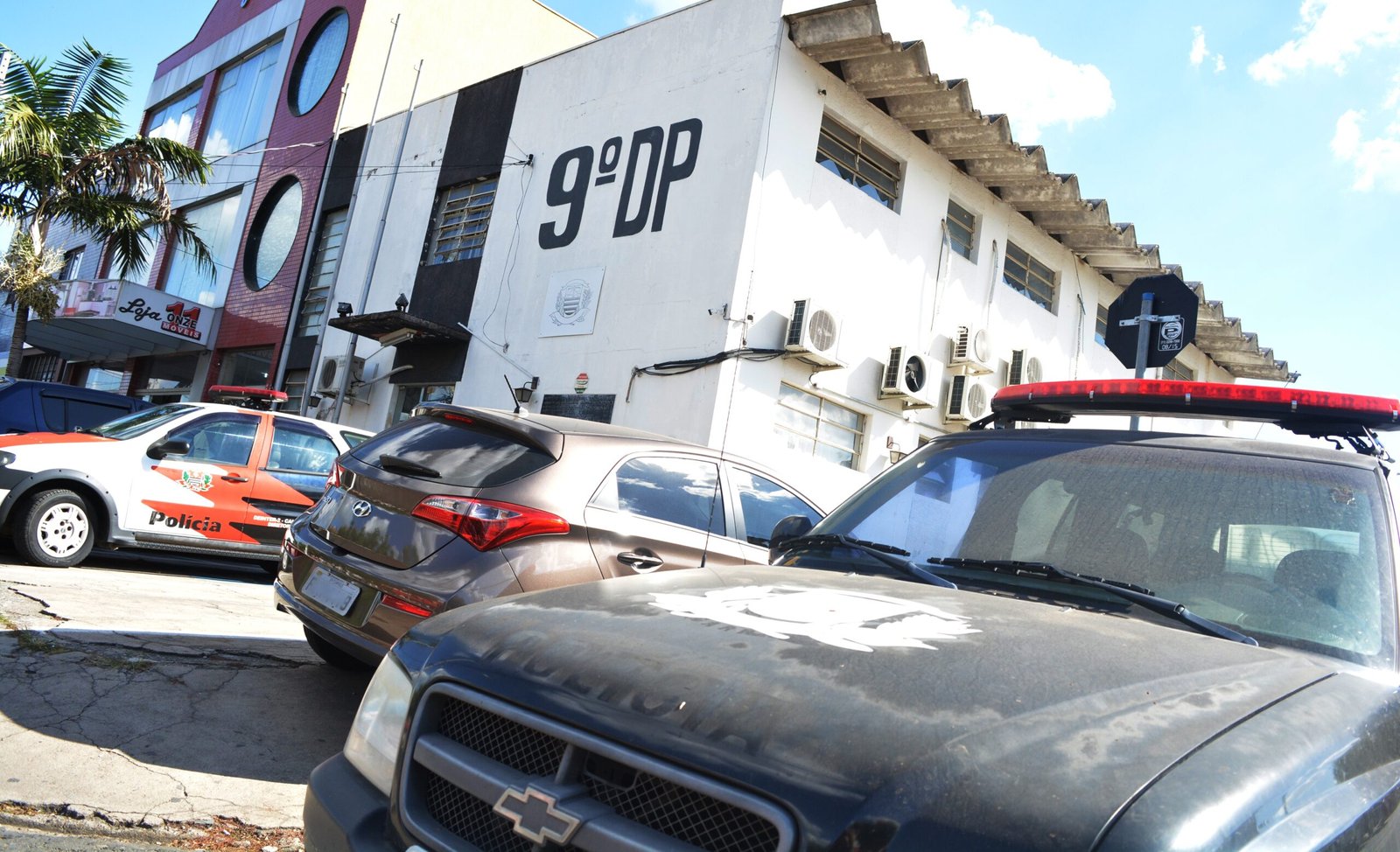 Caixa eletrônico é alvo de tentativa de furto com explosivo em Campinas Caixa eletrônico é alvo de tentativa de furto com explosivo em Campinas