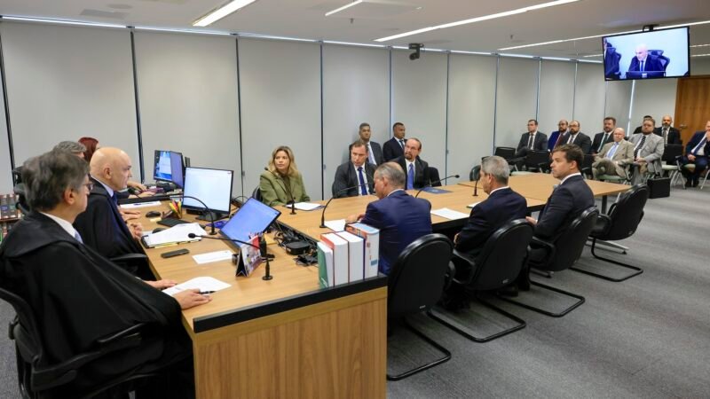 A tentativa de golpe e suas versões – O Assunto #1496