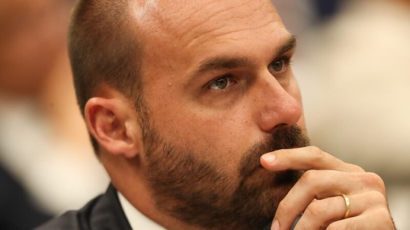 Atuação de Eduardo Bolsonaro nos EUA dá oportunidade para esquerda brasileira disputar a palavra ‘pátria’