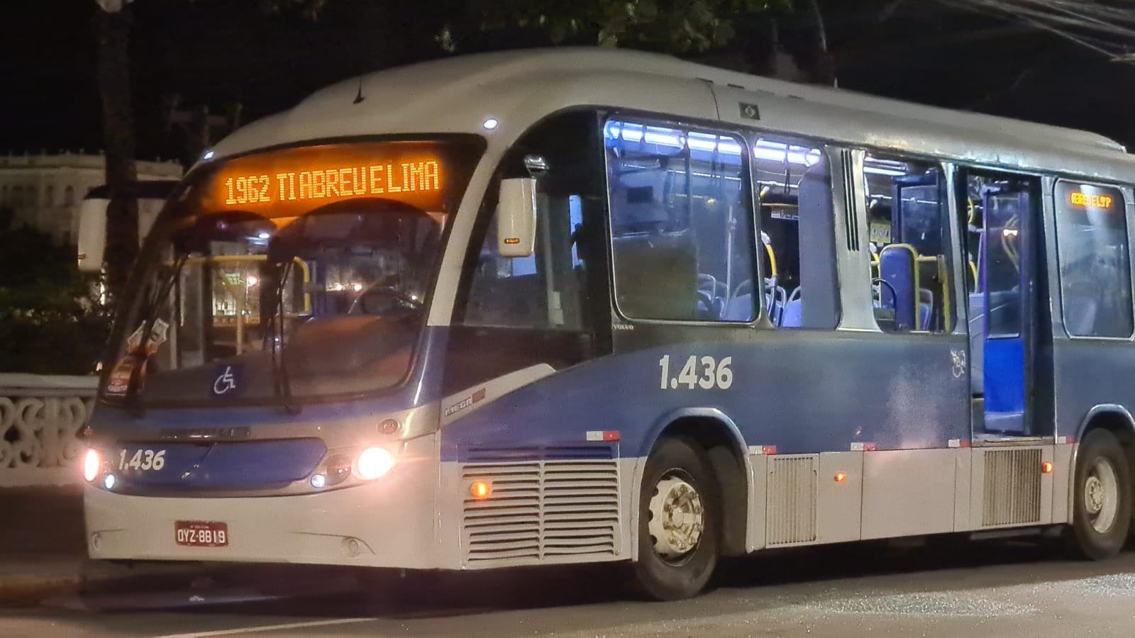 Assaltante esfaqueia passageiro de BRT e é preso após tentar fugir nadando por rio no Recife Assaltante esfaqueia passageiro de BRT e é preso após tentar fugir nadando por rio no Recife