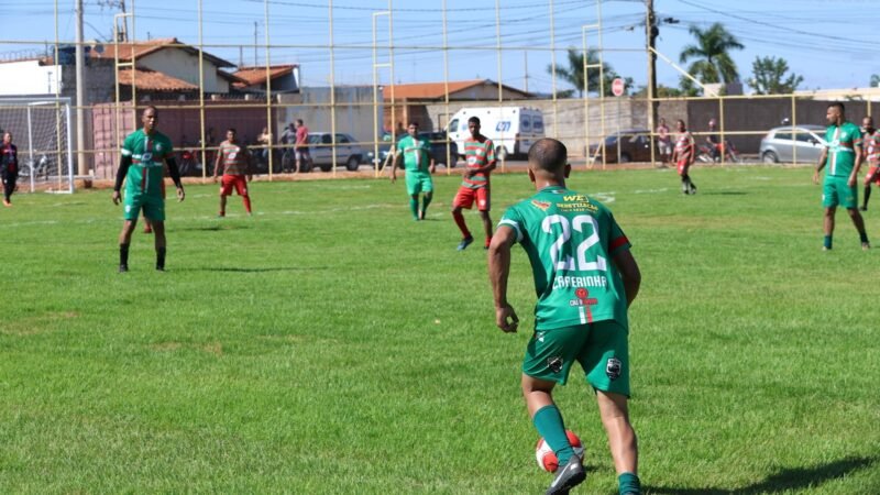Bairro Jardim Primavera ganha campo de futebol