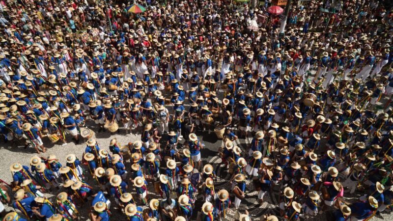 Primeiro Arrastão do Pavulagem leva milhares de pessoas às ruas de Belém neste domingo, 15; FOTOS