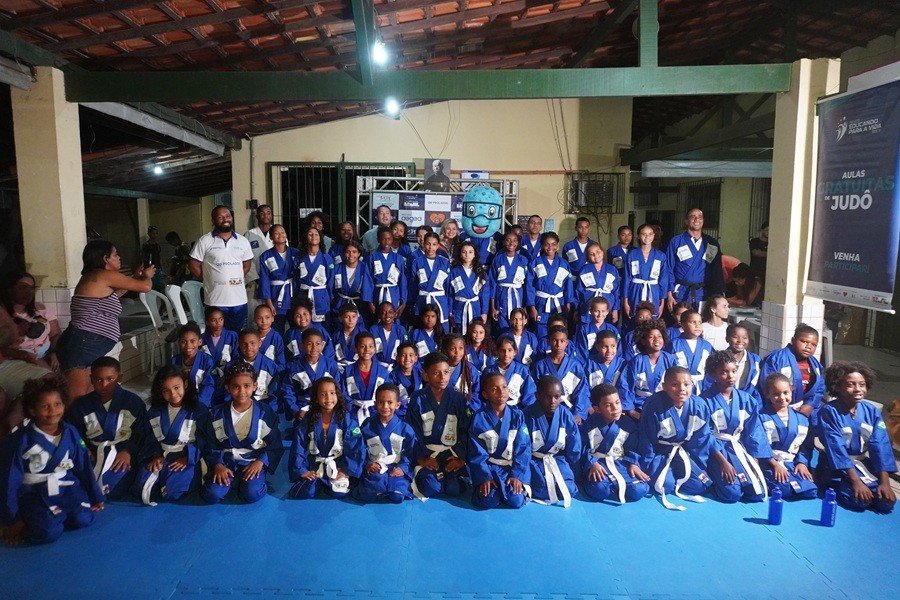 Crianças do Manoel Corrêa, em Cabo Frio, iniciam aulas gratuitas de judô Crianças do Manoel Corrêa, em Cabo Frio, iniciam aulas gratuitas de judô