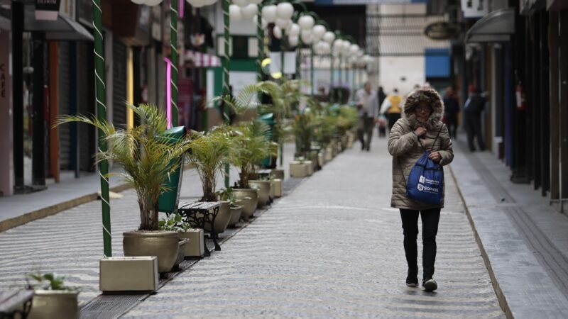Onda de frio começa a enfraquecer nesta quinta; Sul tem previsão de chuvas intensas