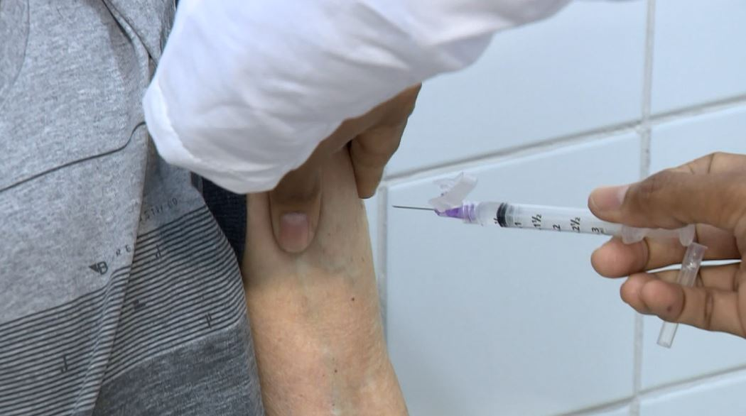 Alta de casos de síndrome respiratória acende alerta para baixa procura por vacina da gripe em Campinas; entenda Alta de casos de síndrome respiratória acende alerta para baixa procura por vacina da gripe em Campinas; entenda