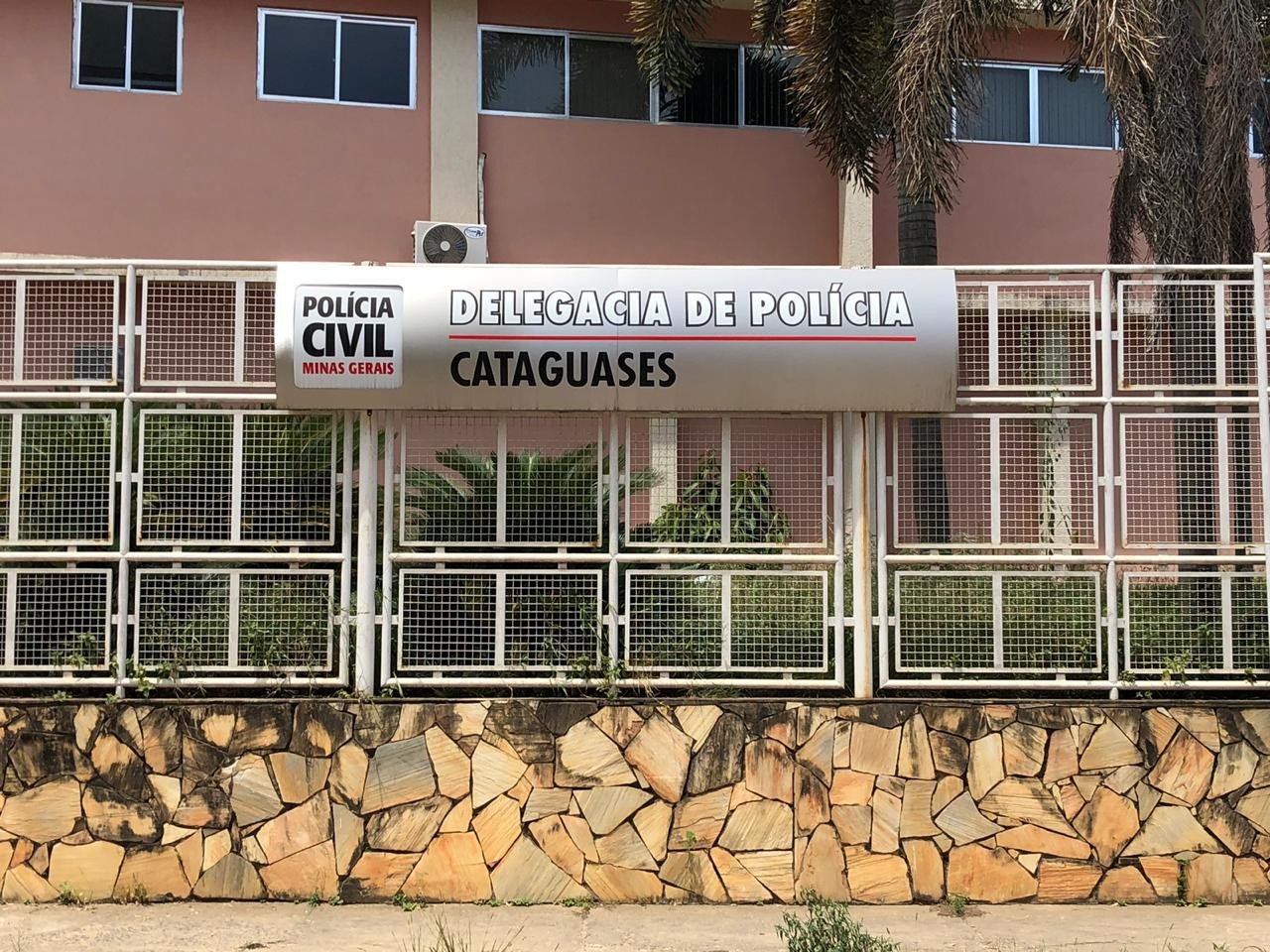 Dono de imóvel é indiciado por importunação sexual contra jovem que visitava casa para alugar Dono de imóvel é indiciado por importunação sexual contra jovem que visitava casa para alugar