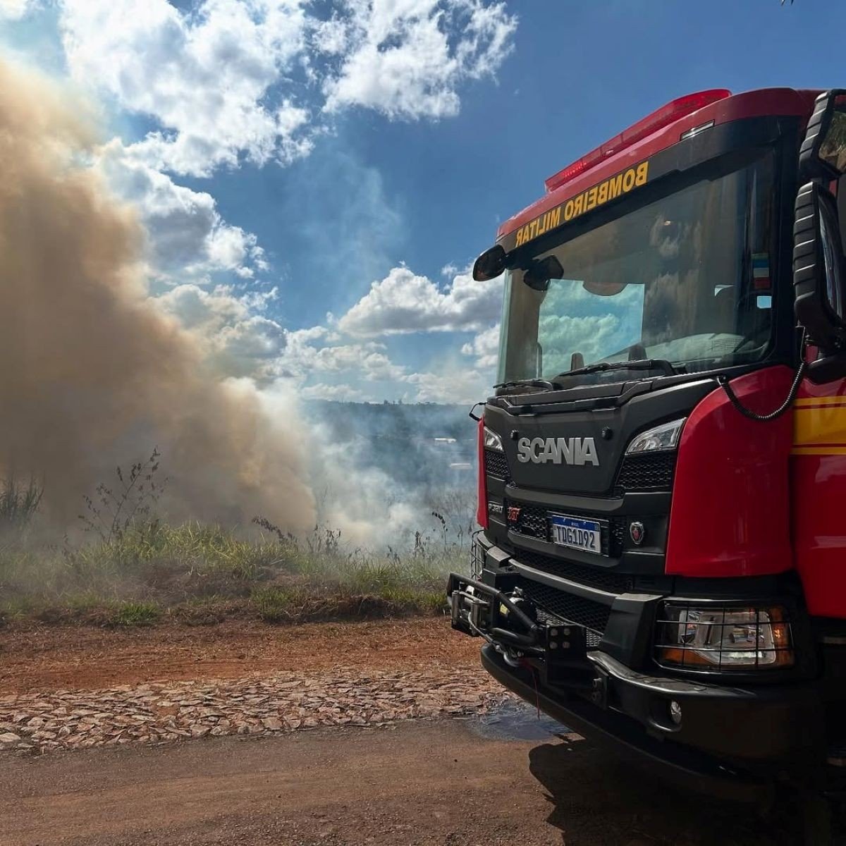 Incêndios em terrenos afetam serviços e imóveis em cidades do Centro-Oeste Incêndios em terrenos afetam serviços e imóveis em cidades do Centro-Oeste