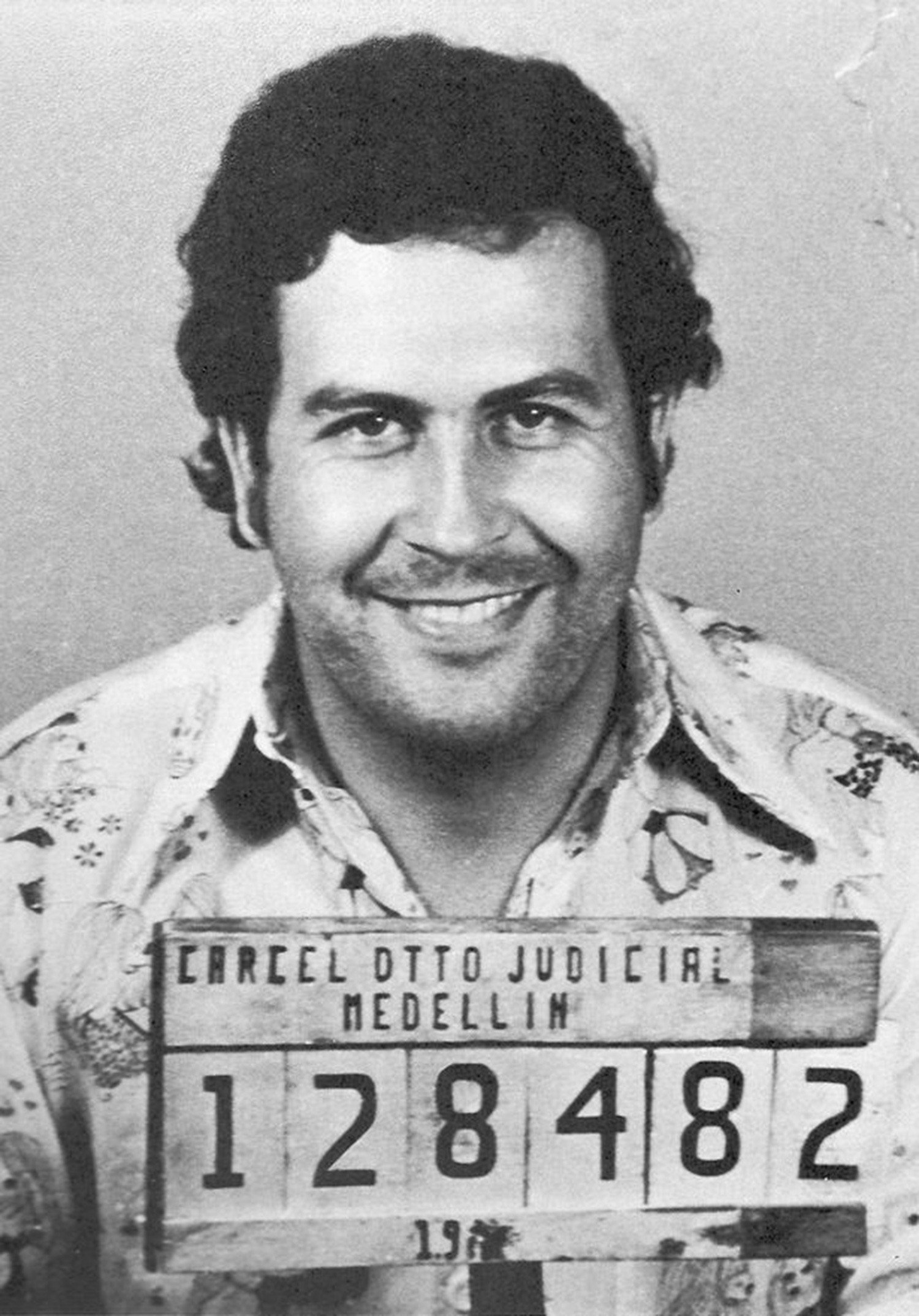 Piloto de Pablo Escobar diz que chegou a ganhar R$ 332 milhões por mês e tinha leão de estimação: ‘Eu levava toneladas de cocaína’ Piloto de Pablo Escobar diz que chegou a ganhar R$ 332 milhões por mês e tinha leão de estimação: ‘Eu levava toneladas de cocaína’
