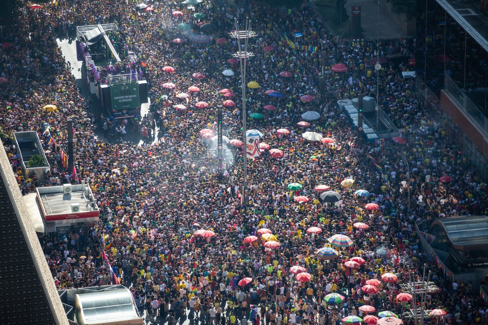 29ª Parada do Orgulho LGBT+ celebra envelhecimento e convoca levante de leques neste domingo 29ª Parada do Orgulho LGBT+ celebra envelhecimento e convoca levante de leques neste domingo