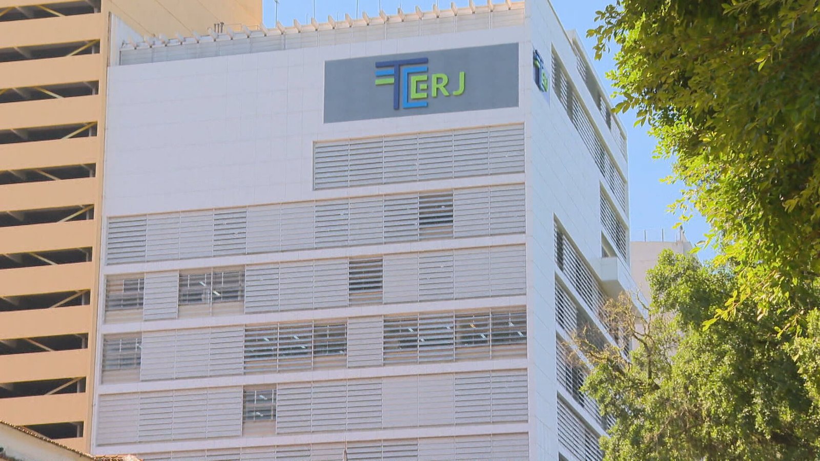 TCE-RJ suspende contrato de R$ 18 milhões entre DER e Uerj por suspeitas de irregularidades TCE-RJ suspende contrato de R$ 18 milhões entre DER e Uerj por suspeitas de irregularidades