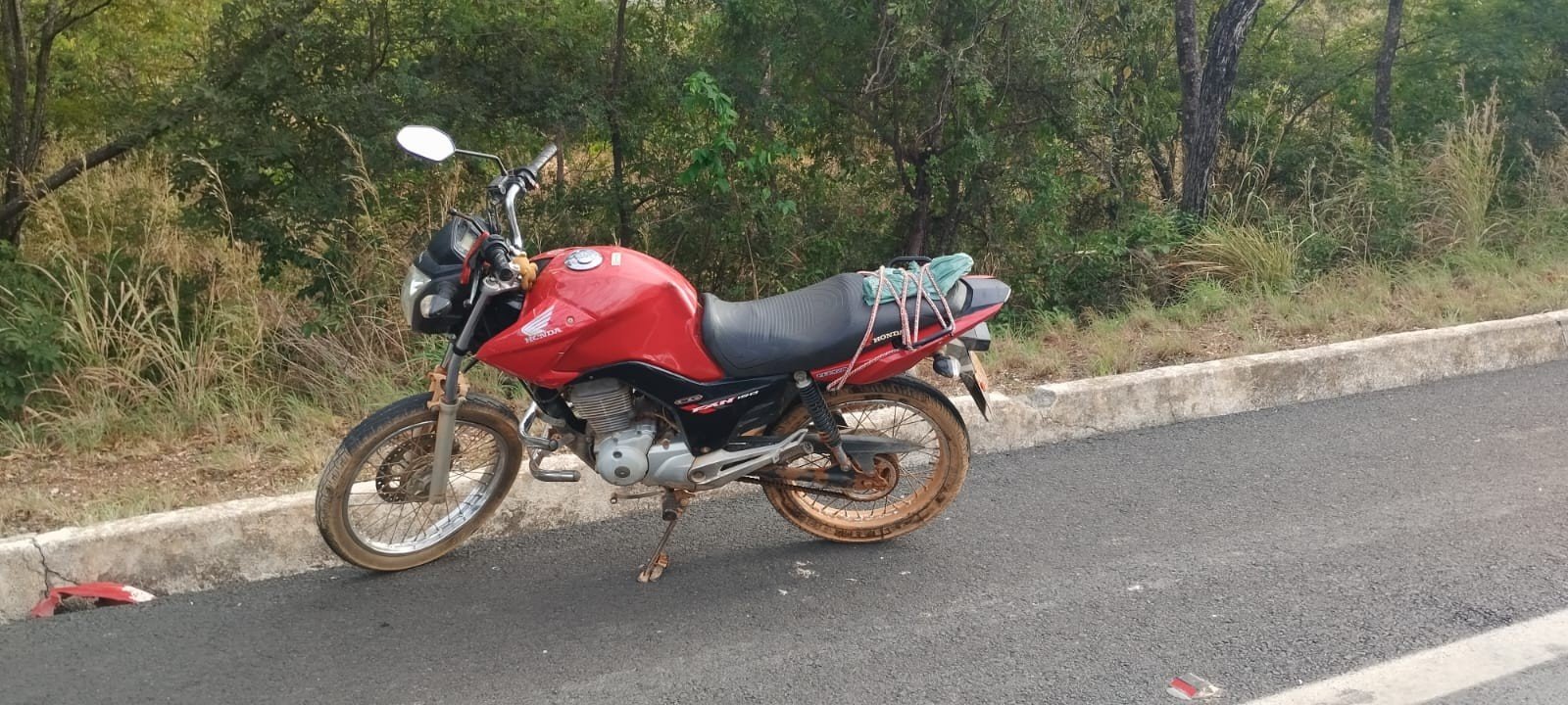 Motociclista inabilitado fica gravemente ferido ao bater na traseira de caminhão na BR-135 Motociclista inabilitado fica gravemente ferido ao bater na traseira de caminhão na BR-135