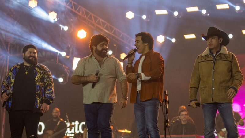 César Menotti & Fabiano e Guilherme & Santiago se unem no palco de Americana em show com clássicos sertanejos
