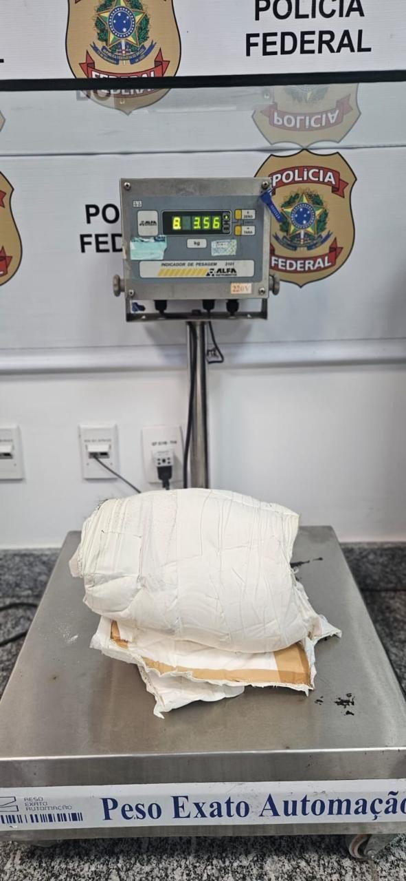 Homem é preso no Galeão tentando embarcar para Paris com 3,5 kg de cocaína Homem é preso no Galeão tentando embarcar para Paris com 3,5 kg de cocaína