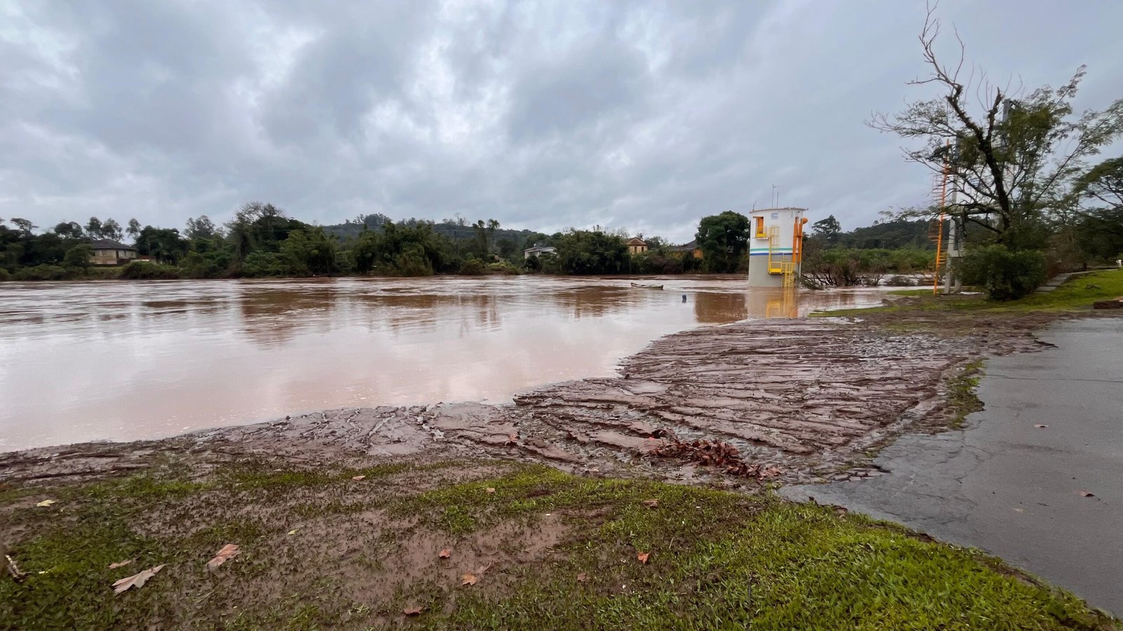 Rio Caí atinge cota de inundação no RS; confira situação das chuvas no estado