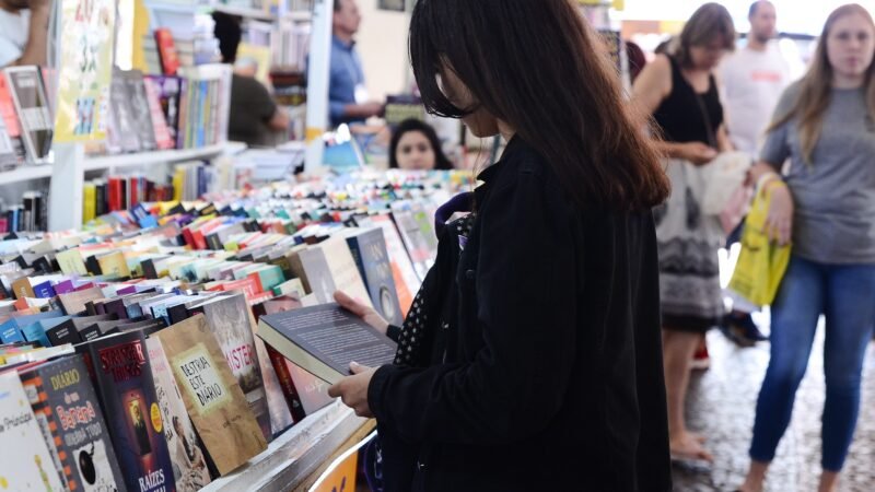 Porto Alegre é a capital com mais acesso a livros no Brasil, diz pesquisa