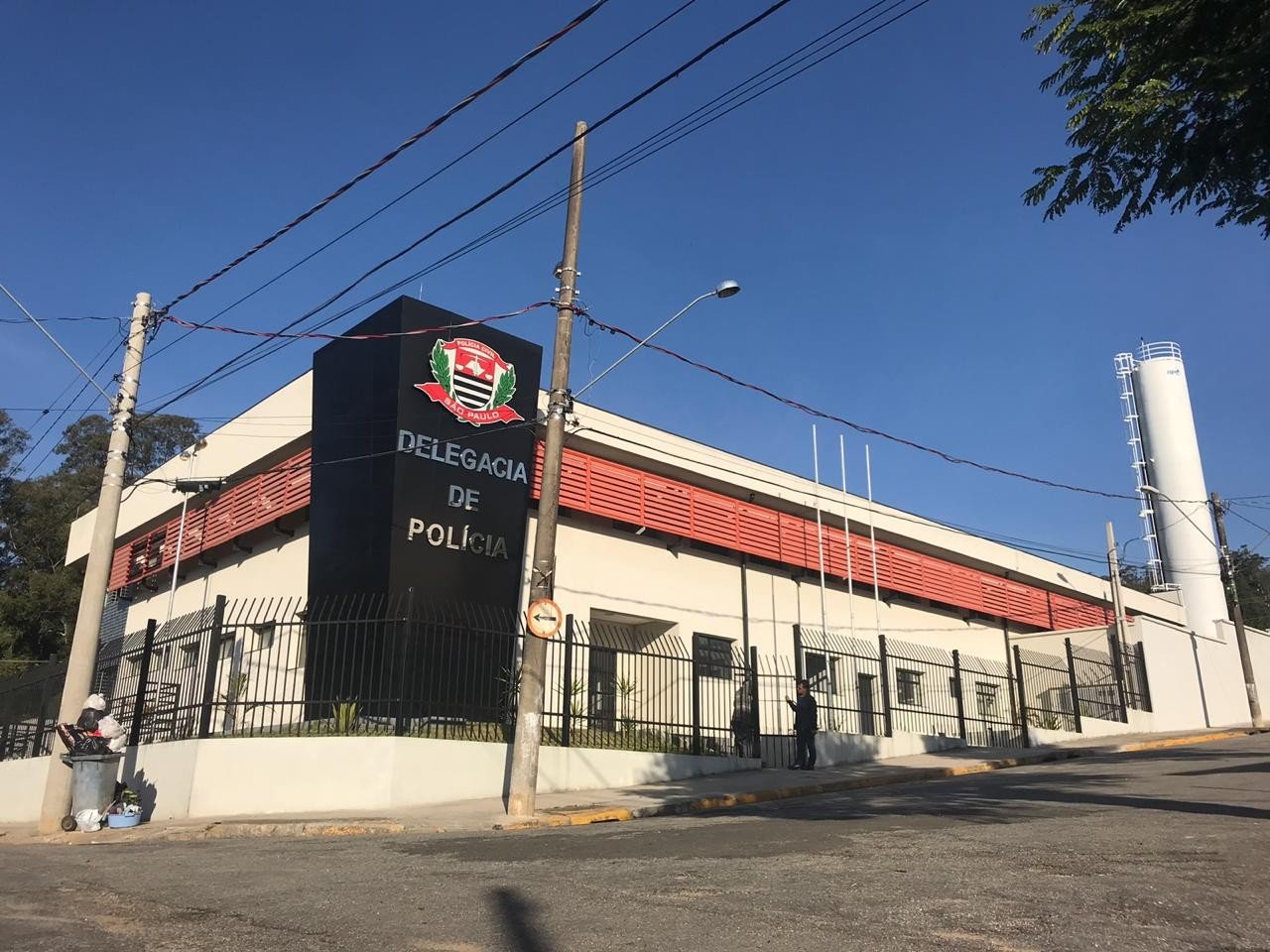 Dupla suspeita de tráfico de drogas é morta a tiros durante confronto com a PM em Mairinque Dupla suspeita de tráfico de drogas é morta a tiros durante confronto com a PM em Mairinque