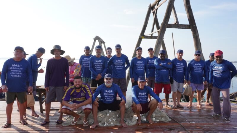 Pescadores se unem pelo recolhimento de algas vivas na Lagoa de Araruama