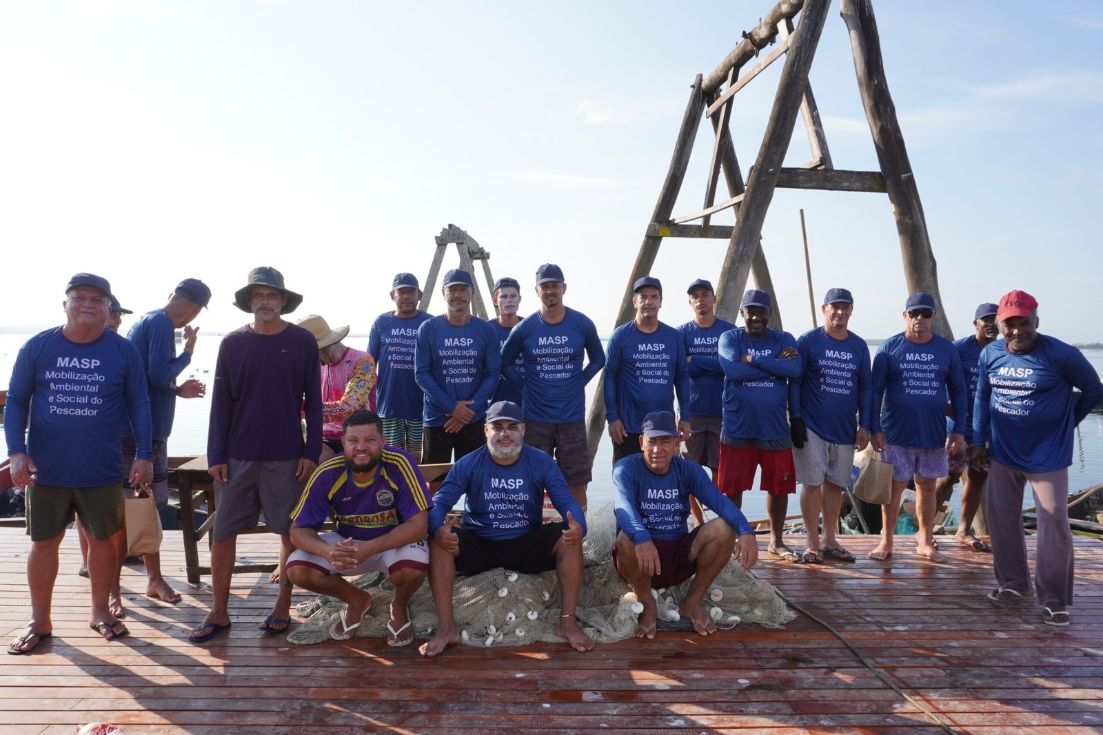 Pescadores se unem pelo recolhimento de algas vivas na Lagoa de Araruama