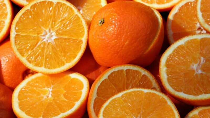 O caminho do suco de laranja brasileiro até a mesa dos americanos nos EUA