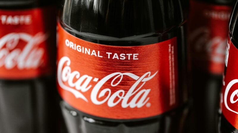 Novidade nos EUA, Coca-Cola já é adoçada com açúcar no Brasil e em outros países