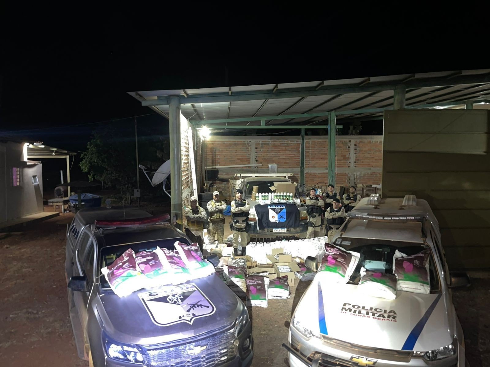 Polícia apreende grande quantidade de agrotóxicos em laboratório clandestino na zona rural de Unaí