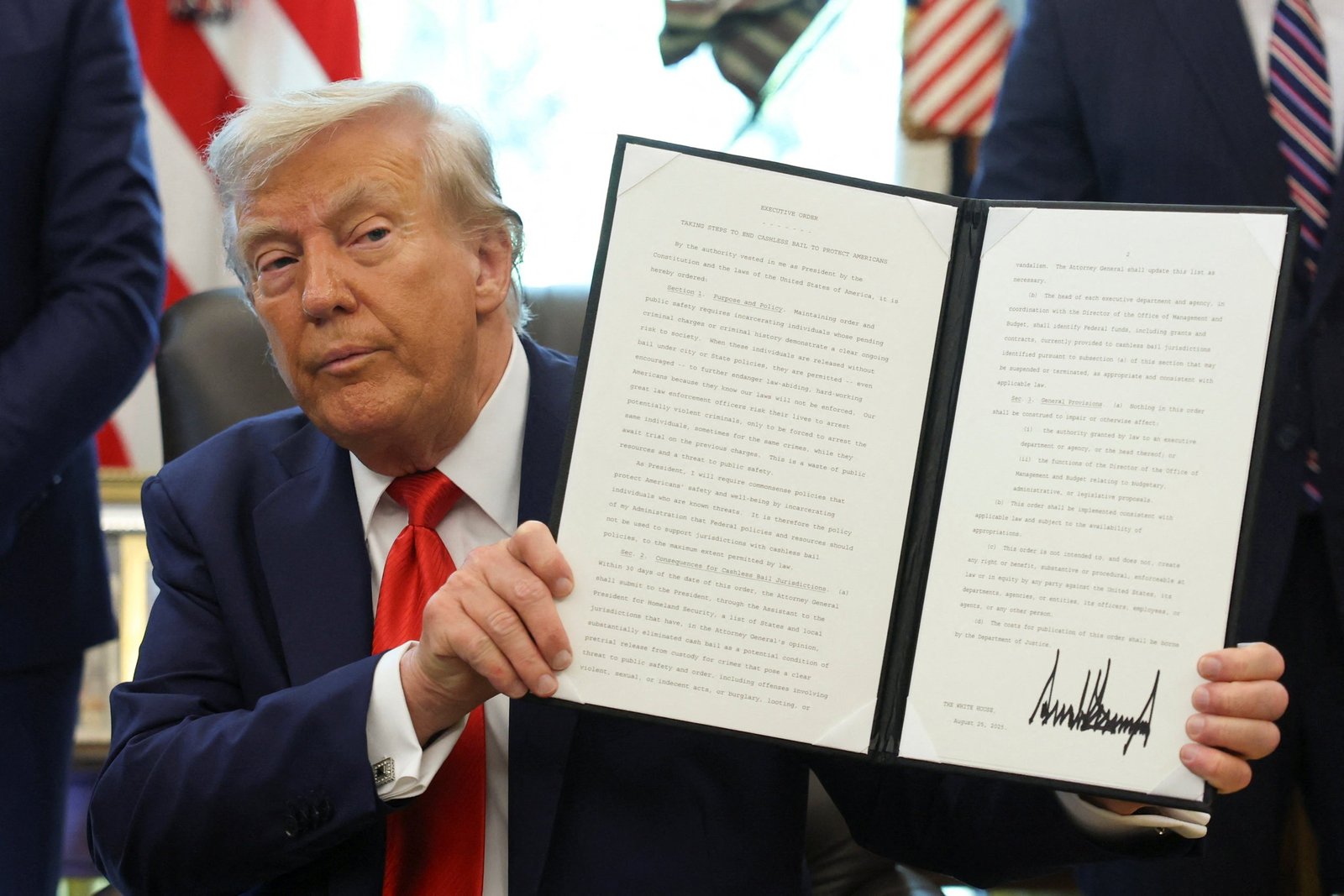 ‘Fiança sem dinheiro’: Trump proíbe liberar detidos em Washington sem cobrança de pagamento