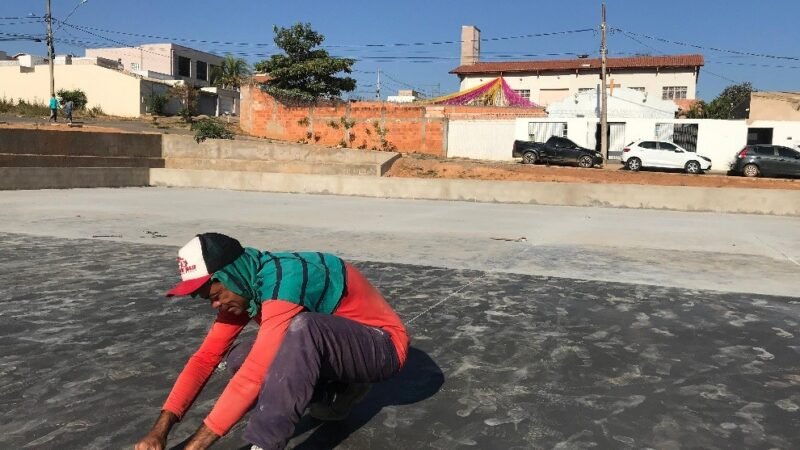 Quadra da nova praça do Alcides Rabelo está em fase de conclusão
