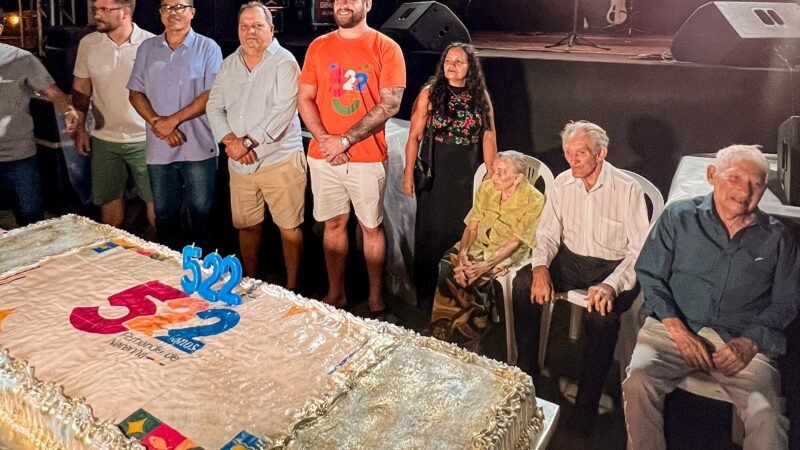 Fernando de Noronha encerra comemorações dos 522 anos com shows, homenagens e corte de bolo