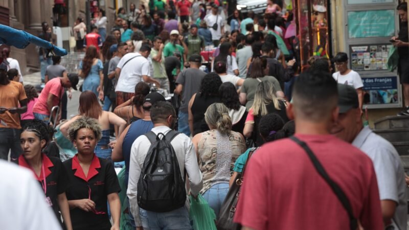 53% dos moradores de SP precisaram fazer atividades extras para complementar renda nos últimos 12 meses, diz pesquisa