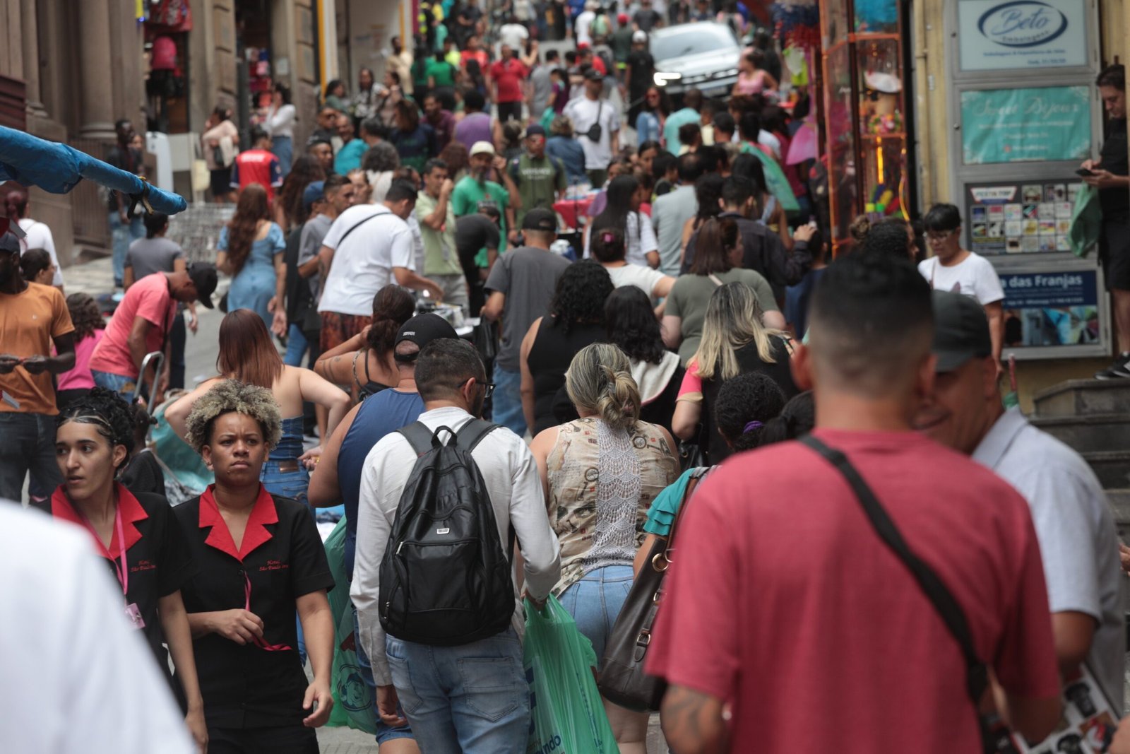 53% dos moradores de SP precisaram fazer atividades extras para complementar renda nos últimos 12 meses, diz pesquisa