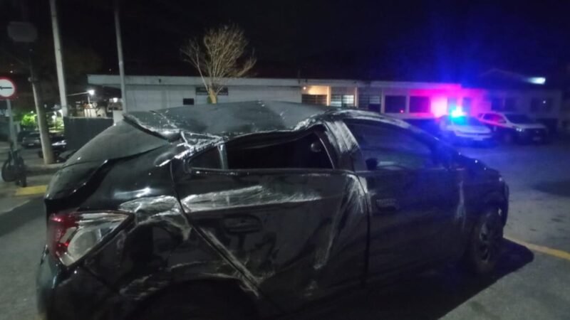 Carro capota e deixa feridos na Rodovia Castello Branco em São Roque