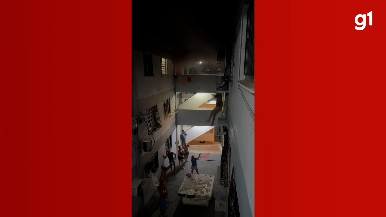 VÍDEO: Mulher e adolescente pulam do 3º andar de prédio para escapar de incêndio em Manaus