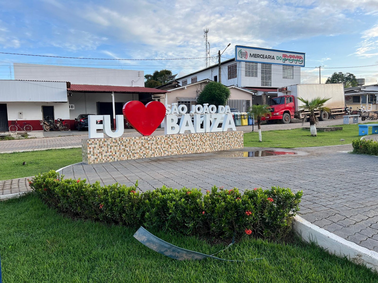 Jovem é morto ao ser atacado por trás com facadas em bar, no Sul de RR Jovem é morto ao ser atacado por trás com facadas em bar, no Sul de RR