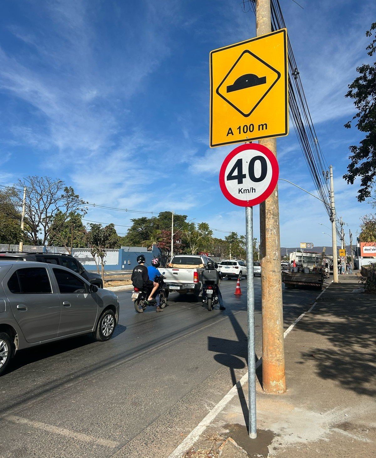 Prefeitura implanta novos redutores de velocidade