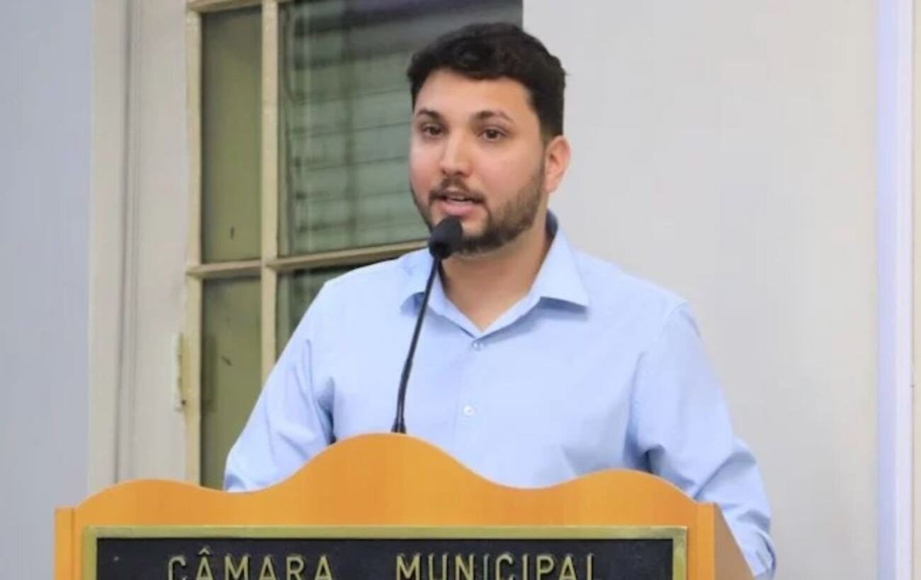 Vereador de Araraquara Emanoel Sponton terá que devolver R$ 65 mil por ‘rachadinha’ e pagar multa; Câmara vota cassação na segunda Vereador de Araraquara Emanoel Sponton terá que devolver R$ 65 mil por ‘rachadinha’ e pagar multa; Câmara vota cassação na segunda