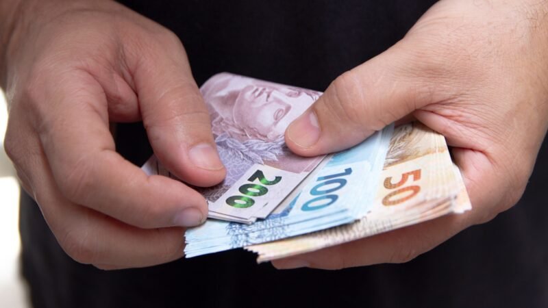 Governo confirma pagamento da 1ª parcela do 13º de servidores de MS; veja data