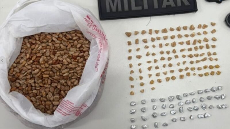 Mulher é presa com pedras de crack escondidas dentro de pacote de feijão em Aracaju