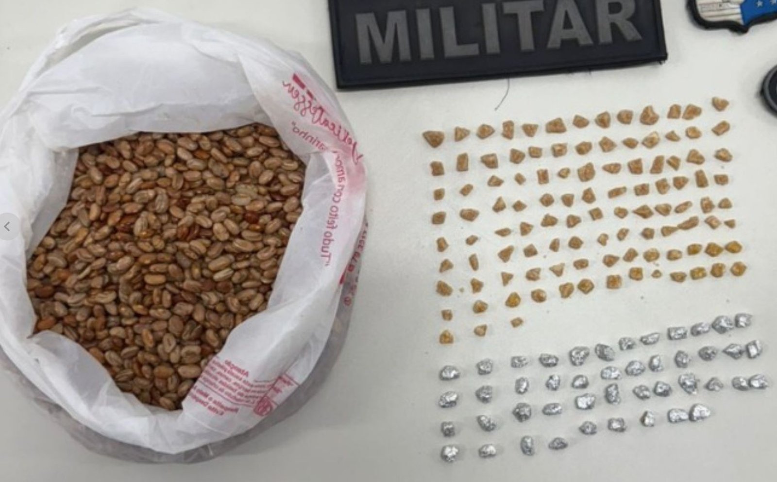 Mulher é presa com pedras de crack escondidas dentro de pacote de feijão em Aracaju