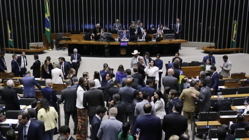 PEC da Blindagem: deputados retiram do texto previsão de votação secreta para autorizar abertura de ação penal