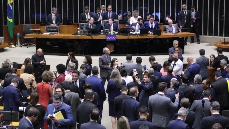 Câmara: projetos em benefício próprio – O Assunto #1559