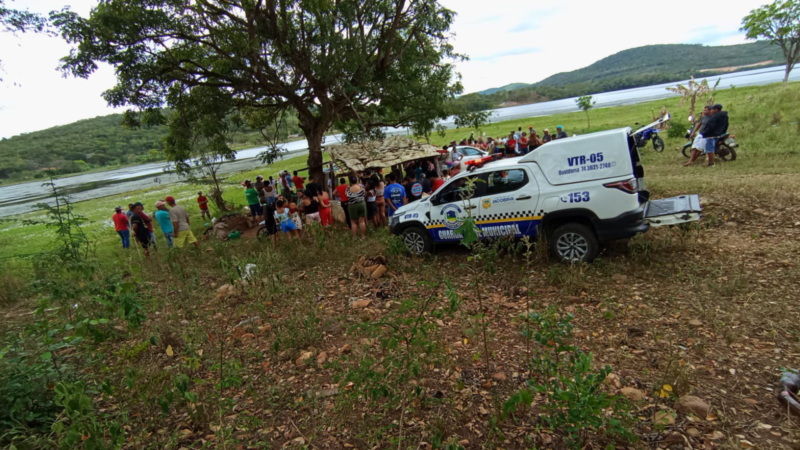 Tio e sobrinho morrem afogados após caírem de canoa em barragem no norte da Bahia