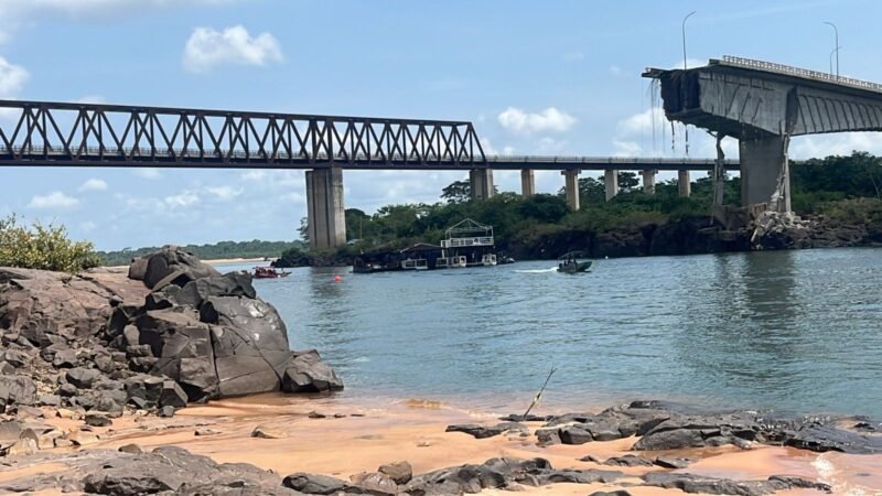 Barqueiros suspendem travessia gratuita de passageiros no local do desabamento de ponte entre Tocantins e Maranhão