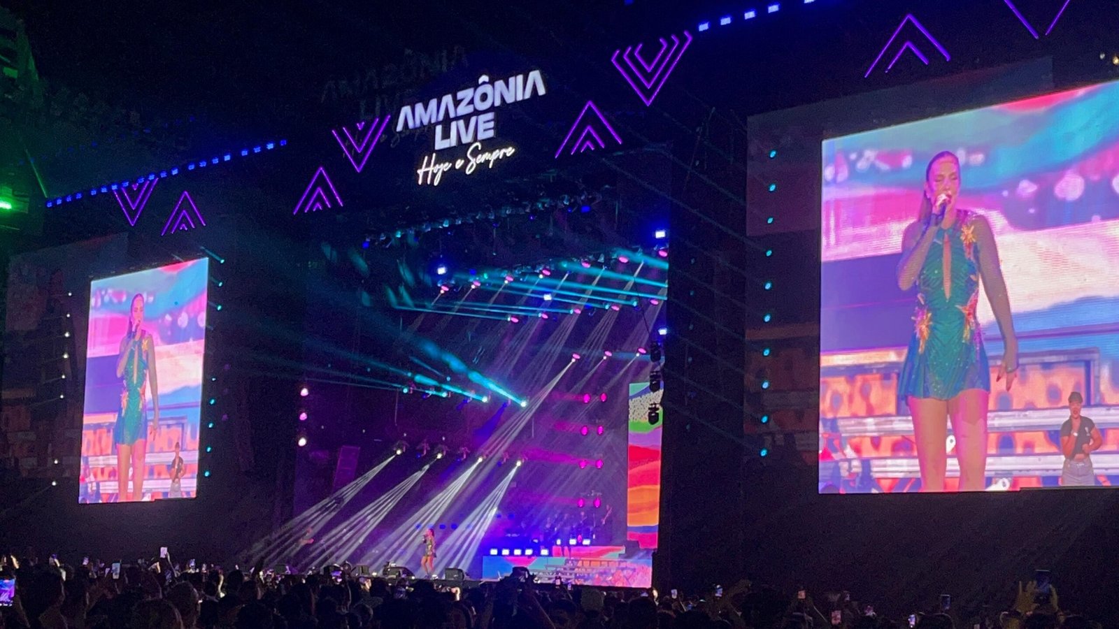 Ivete canta ‘Voando pro Pará’ em homenagem ao estado no ‘Amazônia Live’, com público de 45 mil pessoas