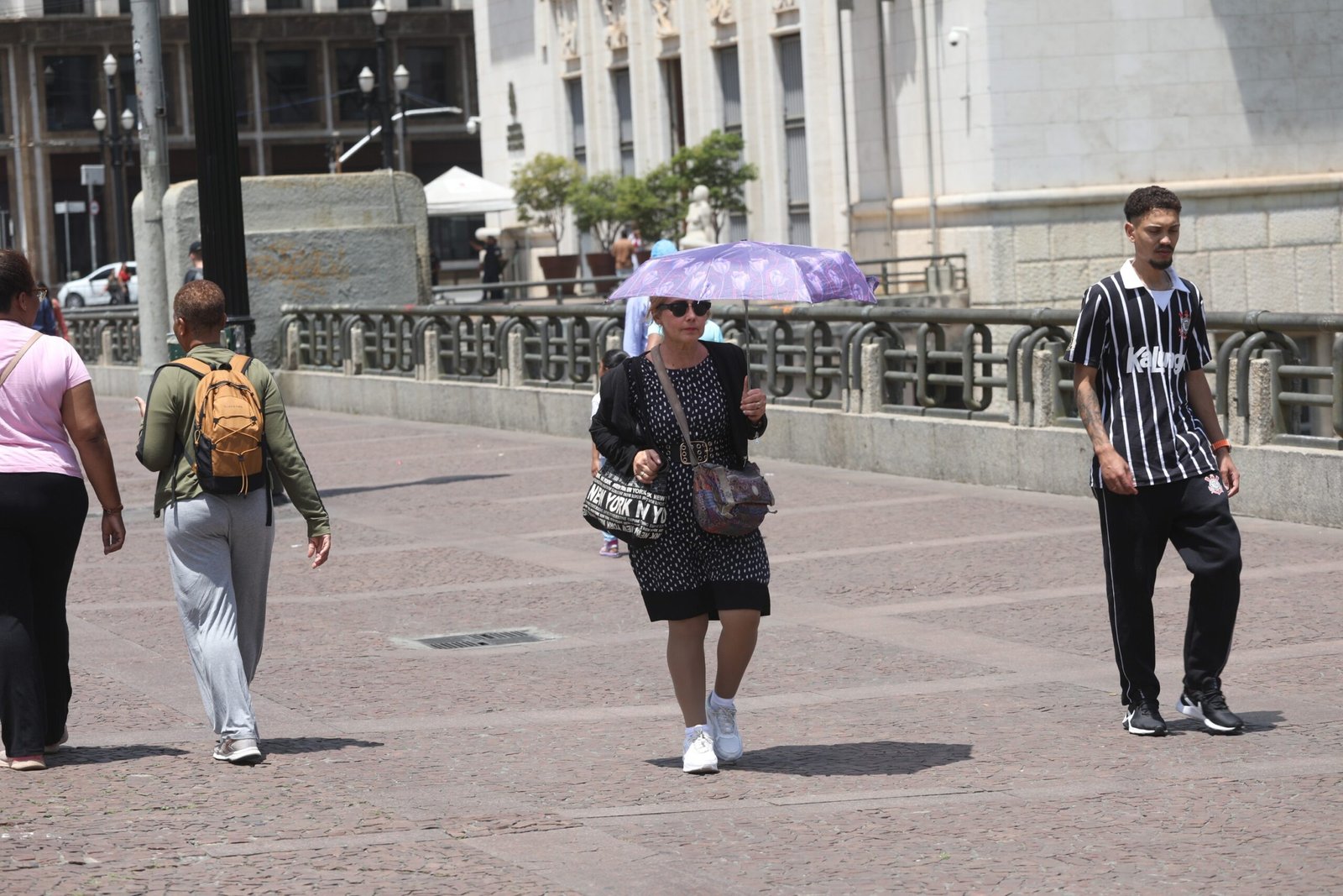 ‘Gangorra do tempo’: calor pode chegar aos 34°C nesta sexta em SP, mas frente fria derruba temperaturas no fim de semana
