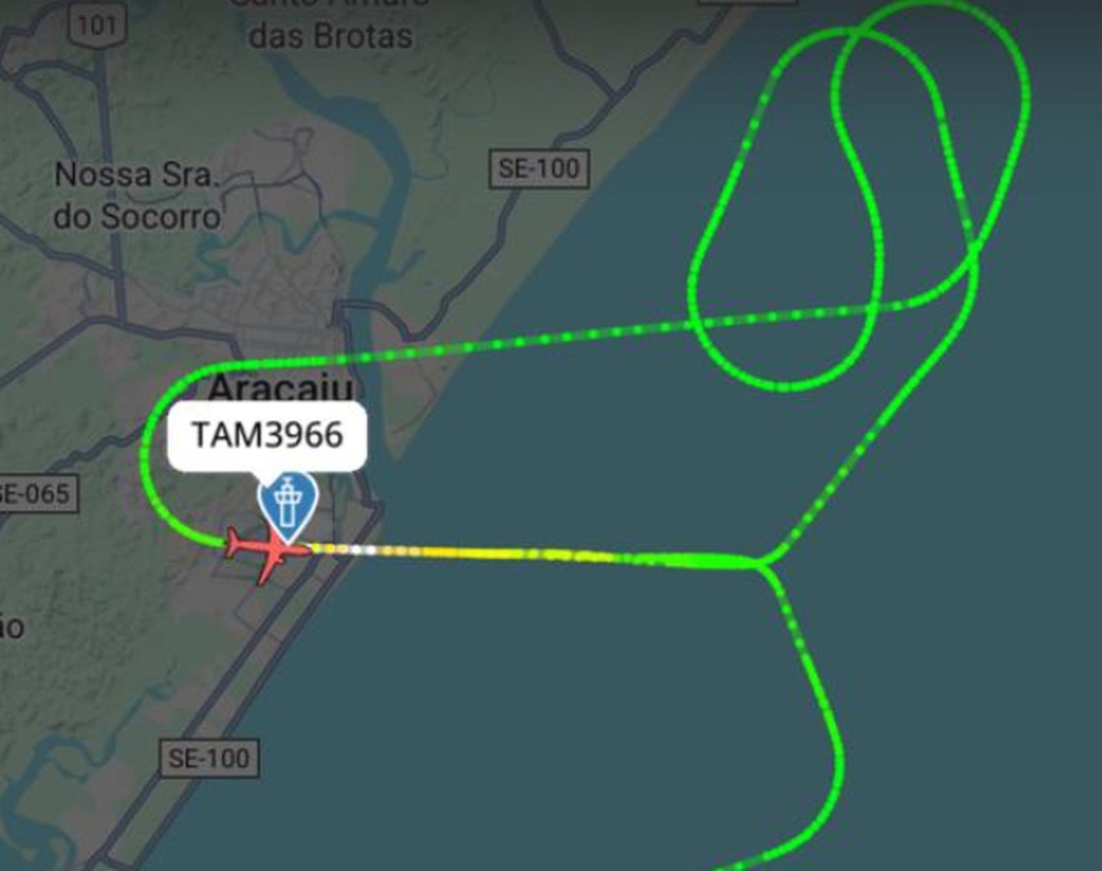 Aeronave arremete e dá voltas antes de conseguir pousar durante chuva em Aracaju