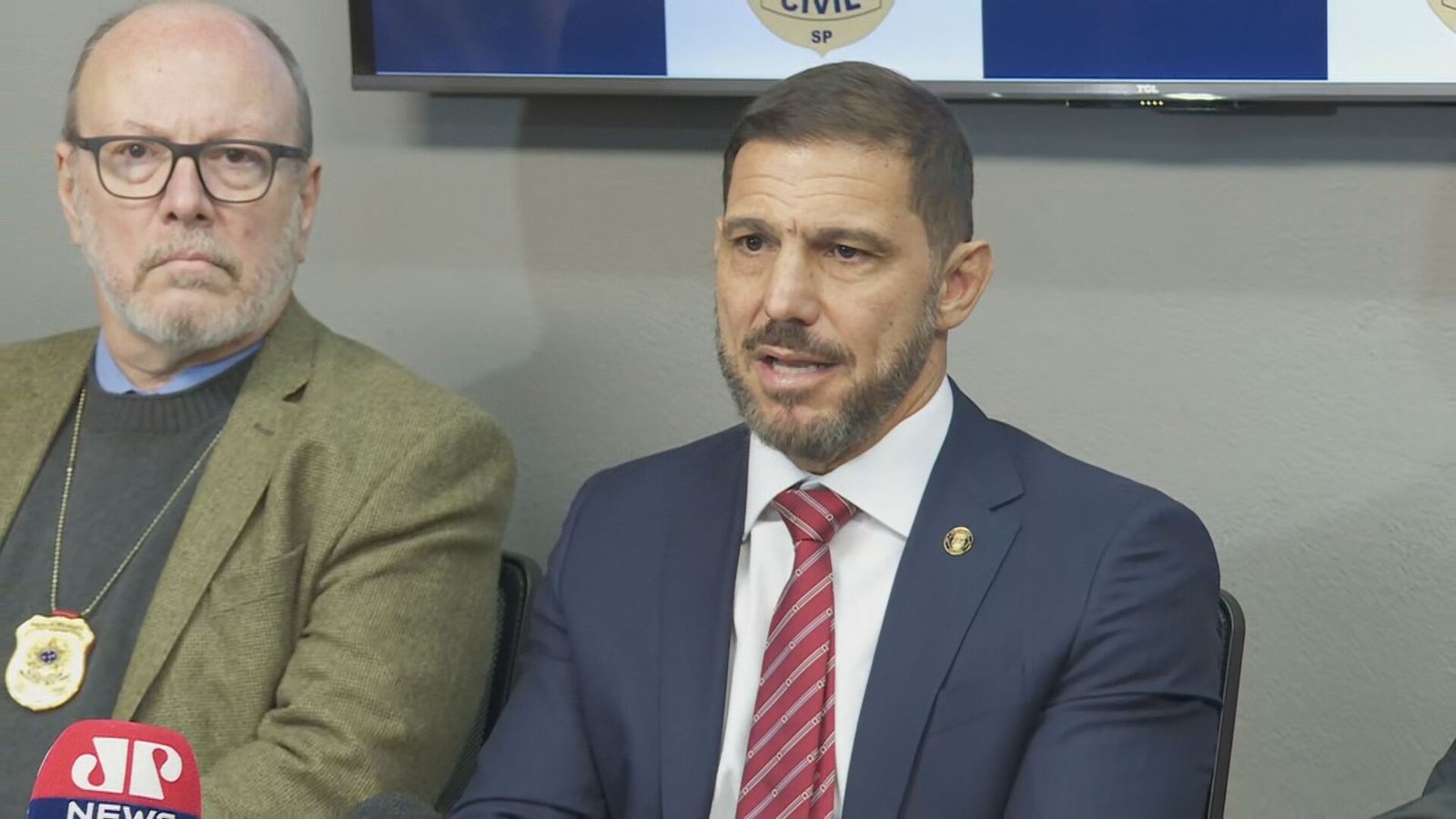 Polícia prende oitavo suspeito de participar do assassinato do ex-delegado Ruy Ferraz, no litoral de SP Polícia prende oitavo suspeito de participar do assassinato do ex-delegado Ruy Ferraz, no litoral de SP