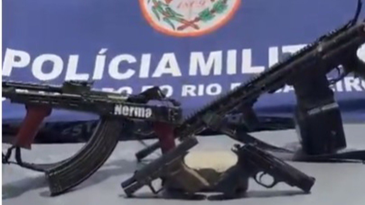 Perseguição da PM termina com 4 suspeitos mortos e um preso na Baixada Fluminense