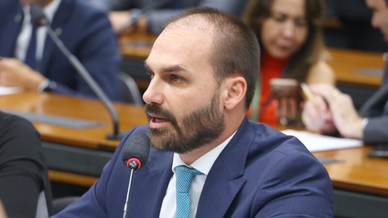 Câmara indica que futuro de Eduardo Bolsonaro está nas mãos da Justiça